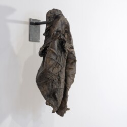Digging the coat, 2016, Bronze, iron, 87 x 50 x 45 cm