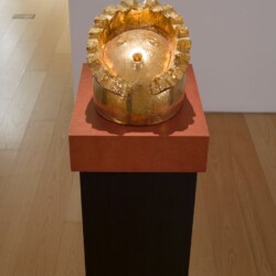 Eierkopf halb, 2014, Glazed ceramic 25 x 28 x 36 cm Pedestal: 111,5 x 45 x 35 cm  
