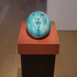 Eierkopf voll, 2014, Glazed ceramic 18 x 32 x 23,5 cm Pedestal: 111,5 x 45 x 35 cm
