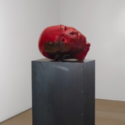Kaputer Kopf II, 2014, Glazed ceramic 30 x 45 x 33 cm steel base: 120 x 45 x 30