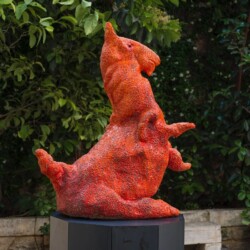 Hund, 2015, Glazed ceramic 95 x 85 x 37 cm Pedestal: 100 x 62,4 x 65,1 cm