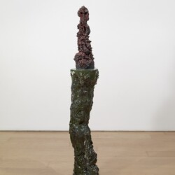 "Personnage V", 2014, Glazed ceramic 173 x 35 x 31 cm