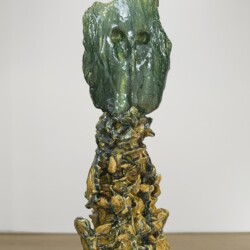 detail from "Personnage VI", 2014, Glazed ceramic, steel Sculpture: 101 x 27,5 x 23 cm Pedestal: 81,5 x ∅ 39 cm