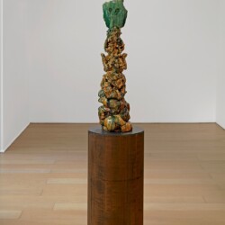 "Personnage VI", 2014, Glazed ceramic, steel Sculpture: 101 x 27,5 x 23 cm Pedestal: 81,5 x ∅ 39 cm