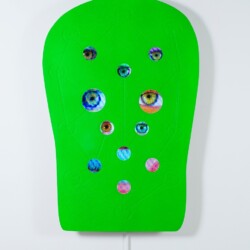 O0to, 2015, Polychromed aluminum, LCD screen, media player, sound Unique 136,5 x 90,5 x 9,5 cm
