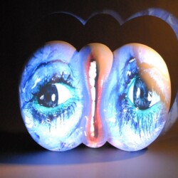 "Dream Alien", 2007, Fibreglass sculpture, dvd projection system, speakers 130 x 68,5 x 89 cm