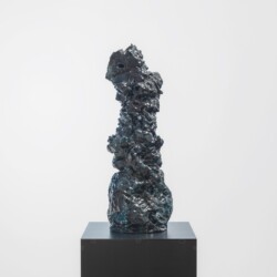 "Su Su", 2017, Glazed ceramic on steel pedestal 66 x 24 x 19 cm pedestal: 110 x 38 x 38 cm