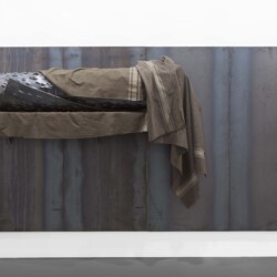Jannis KOUNELLIS, Untitled 2012, Iron, military blankets, 200 x 400 x 50 cm
