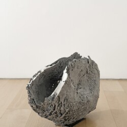 Kostas SAHPAZIS, Untitled 2016, Aluminium, 44 x 78 x 30 cm
