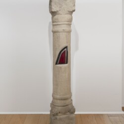 "Colonne Lancia", 2017, Carved stone, car light, 170 x 27 x 31 cm